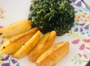 Una foto de Guiso de acelga con papas doradas