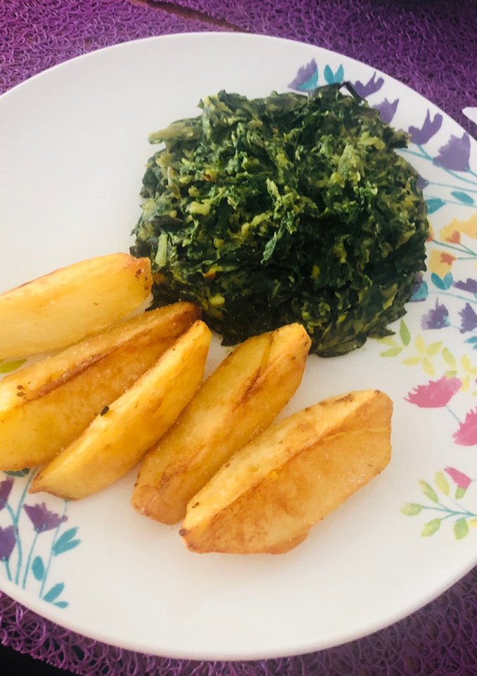 Una foto de Guiso de acelga con papas doradas