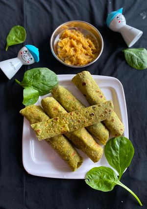 A picture of Spinach Onion Paratha.