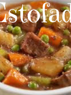 Una foto de Receta estofado de patatas con carne y verduras