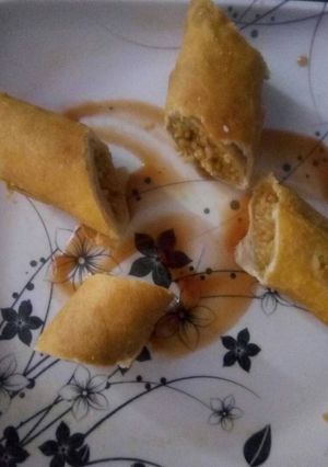 स्प्रिंग रोल्स (Spring rolls recipe in hindi) रेसिपी मुख्य फोटो