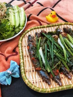 Hình của món Cá nục hấp cuốn bánh tráng.