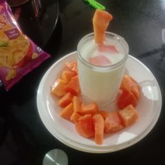 A picture of Papaya milk shake.