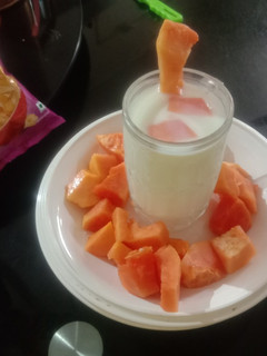 A picture of Papaya milk shake.