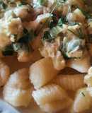 Ñoquis de ricota. Con salsa de coliflor y verdeo