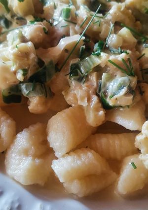 Una foto de Ñoquis de ricota. Con salsa de coliflor y verdeo