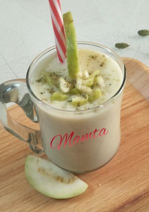 A picture of Guava milk shake.
