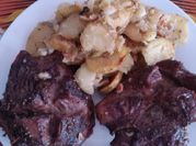 Una foto de carrillada al horno con patata