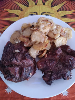 Una foto de Galtas al horno con patatas