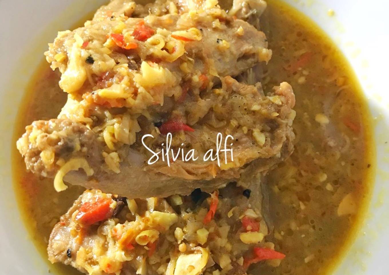 Ayam betutu kuah pedas<br />Source : arsini