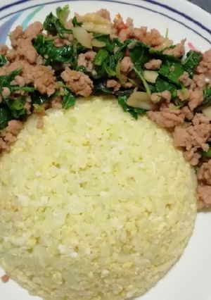 A picture of Cauliflower Rice with Stir-Fried Basil Pork (Keto).