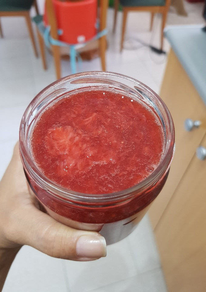 Una foto de Mermelada de fresas casera fitness