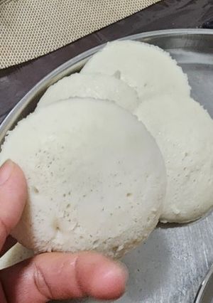 A picture of Idli.