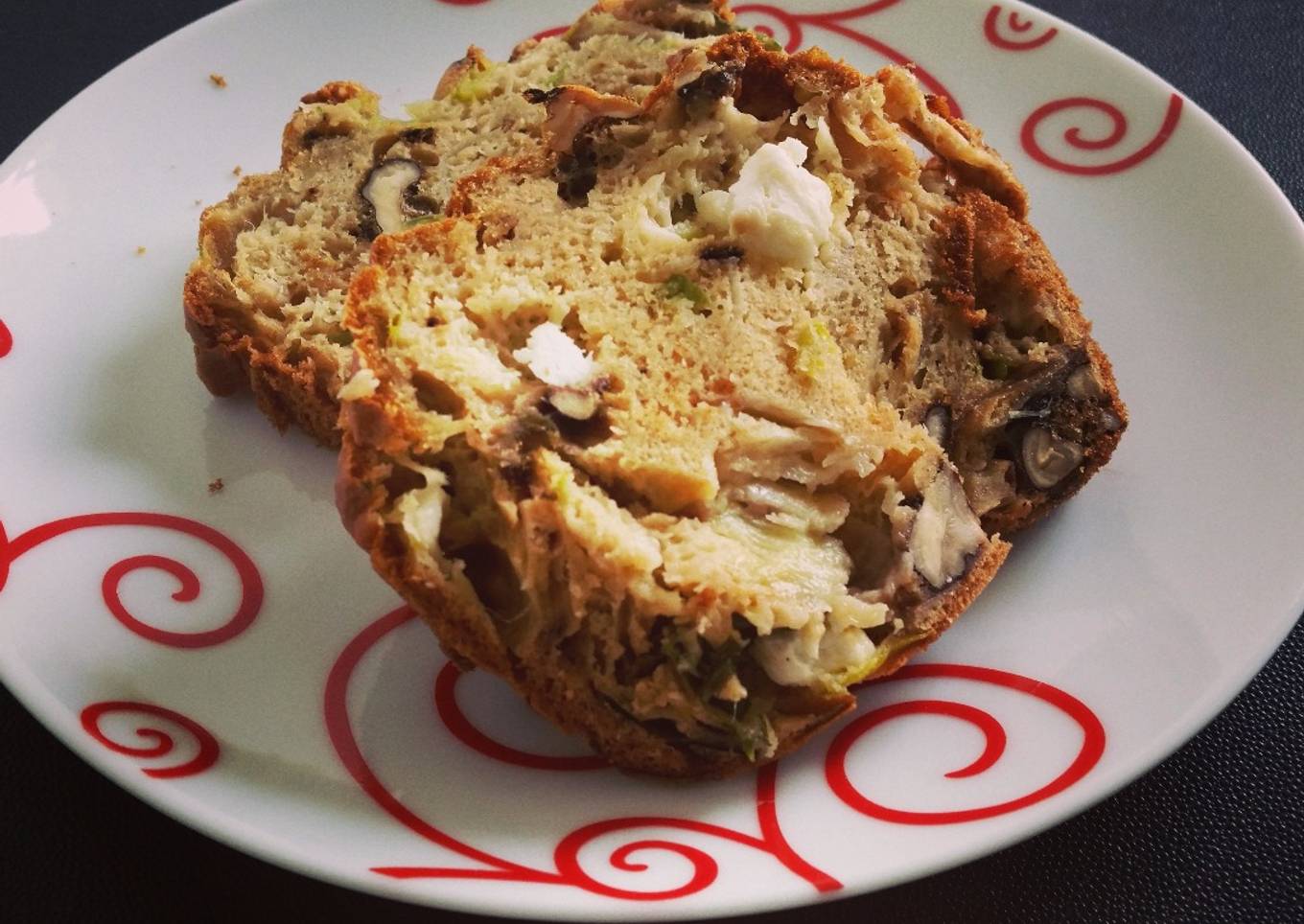 Cake aux poireaux, aux noix, au fromage de chèvre avec une pointe de curry !