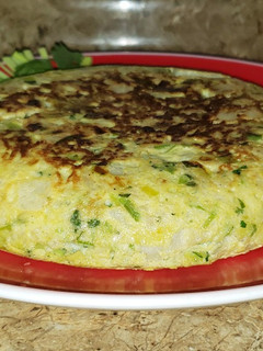 Una foto de Tortilla de coliflor y puerros