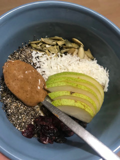 Una foto de Avena manzana-pera vegana
