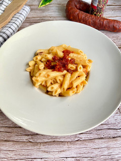 Una foto de Macarrones con bechamel y chorizo