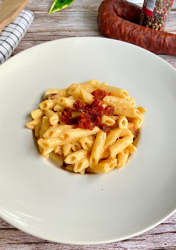 Una foto de Macarrones con bechamel y chorizo