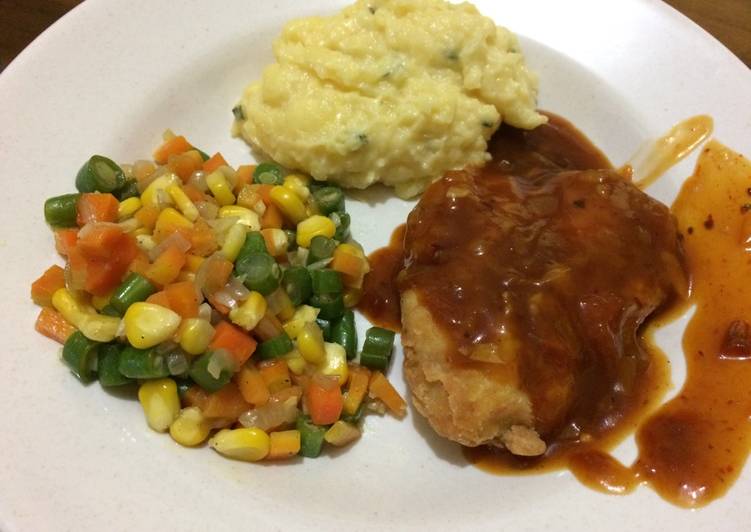 Chicken steak with hot sauce and cheesy mashed potatoes