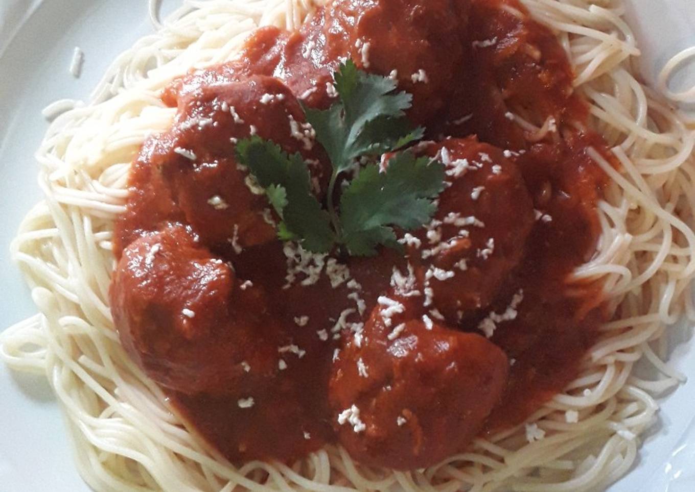 Espaguetti con albondiguitas