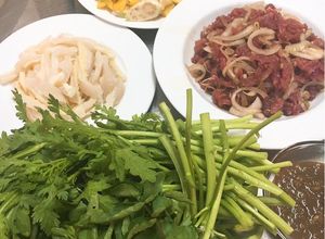 Hình của món Bò nhúng dấm.