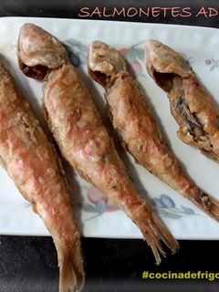 Una foto de Salmonetes adobados fritos