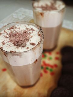 कोल्ड कॉफी (cold coffee recipe in marathi) रेसिपी चे मुख्य फोटो 