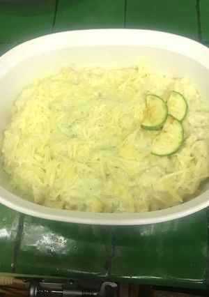 Una foto de Coditos en crema de calabacitas