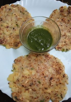 A picture of Sabudana thalipeeth.