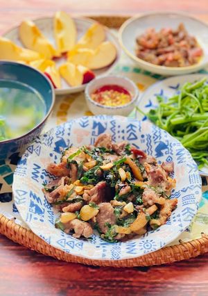 Hình của món Heo Rừng Rang Lá Lốt.