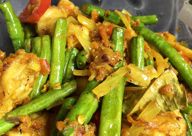 Ayam tumis kacang panjang