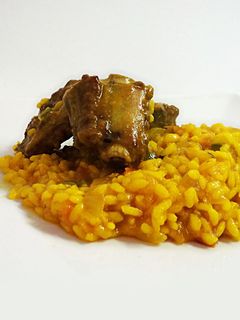 Una foto de Arroz con costillas de cerdo ibérico