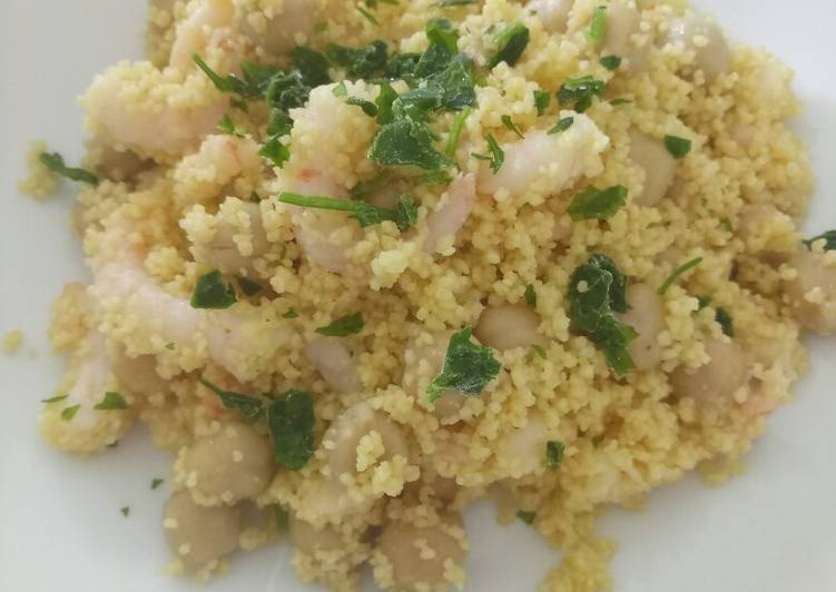 Cous cous salad with prawns and chickpeas