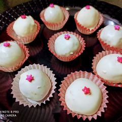A picture of चॉकलेट बॉल्स(chocolate balls recipe in hindi).