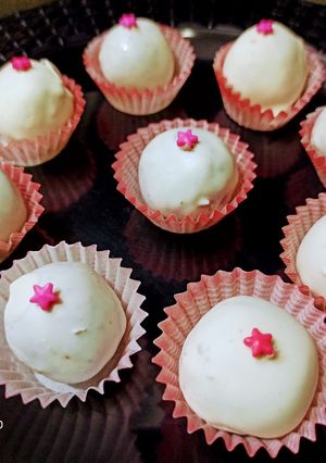 A picture of चॉकलेट बॉल्स(chocolate balls recipe in hindi).