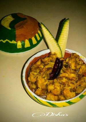 A picture of Aam-shol (Snake head murrel fish with green mango).