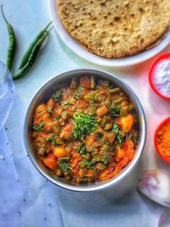 आलू बीन्स  की सब्ज़ी (aloo beans ki sabzi recipe in Hindi) रेसिपी मुख्य फोटो