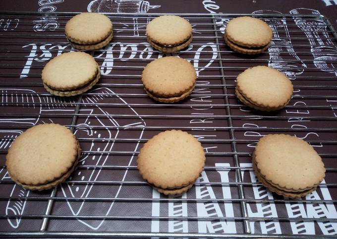 Recette Délicieux Biscuits fourrés au chocolat