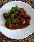 Higaditos de pollo en cebolla y salsa de tomate