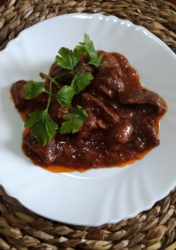 Una foto de Higaditos de pollo en cebolla y salsa de tomate