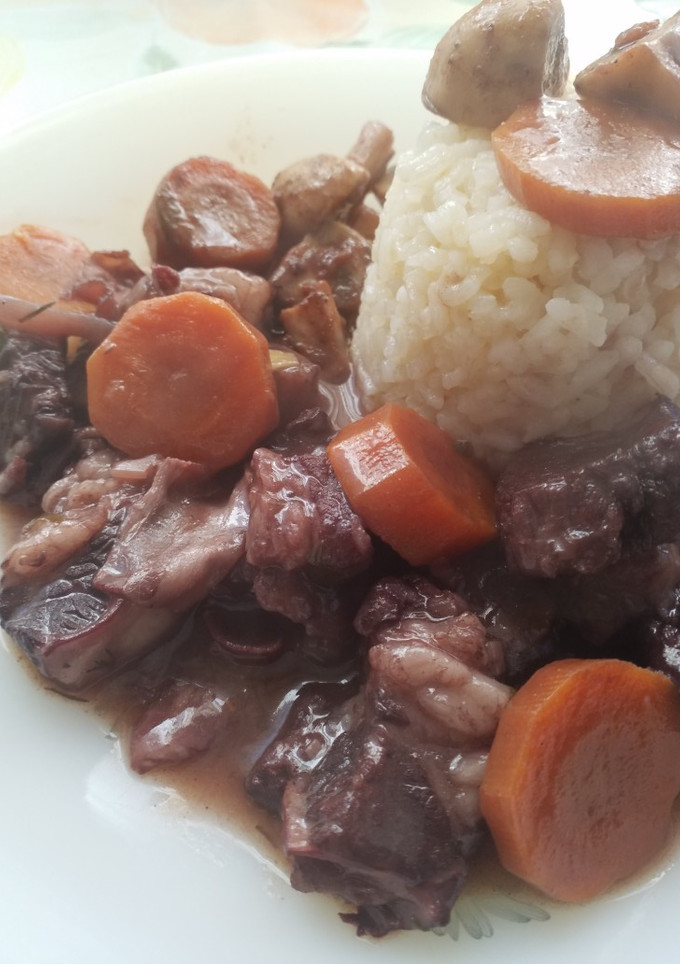 Una foto de Carne estofada con vino tinto