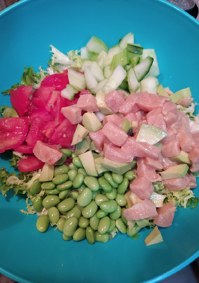 Una foto de Poke bowl salmón