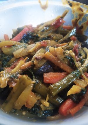 সব সব্জী দিয়ে বিন্সের চচ্চড়ি (sabji diye beans r chorchori recipe in bengali) রেসিপির প্রধান ছবি