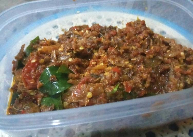 Langkah Mudah untuk Menyiapkan Sambal ikan asin yang Enak