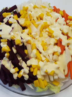 Una foto de Ensalada multicolor de verano