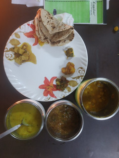 A picture of Mutter paneer.