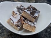 Una foto de mantecol con chocolate