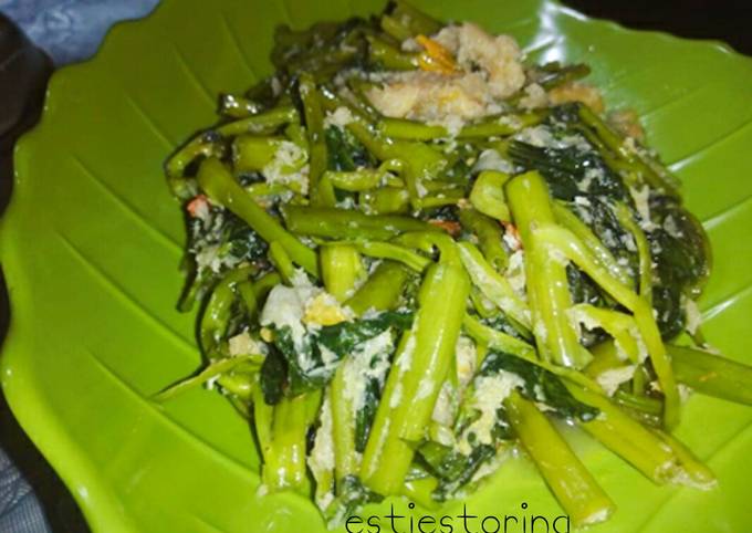 Langkah Mudah untuk Membuat Urap kangkung #BikinRamadanBerkesan yang Lezat Sekali