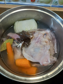 Una foto de Caldo de pescado o fumet de pescado para otros guisos