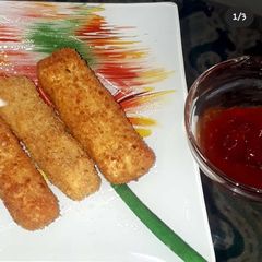 A picture of Mozzarella cheese sticks.